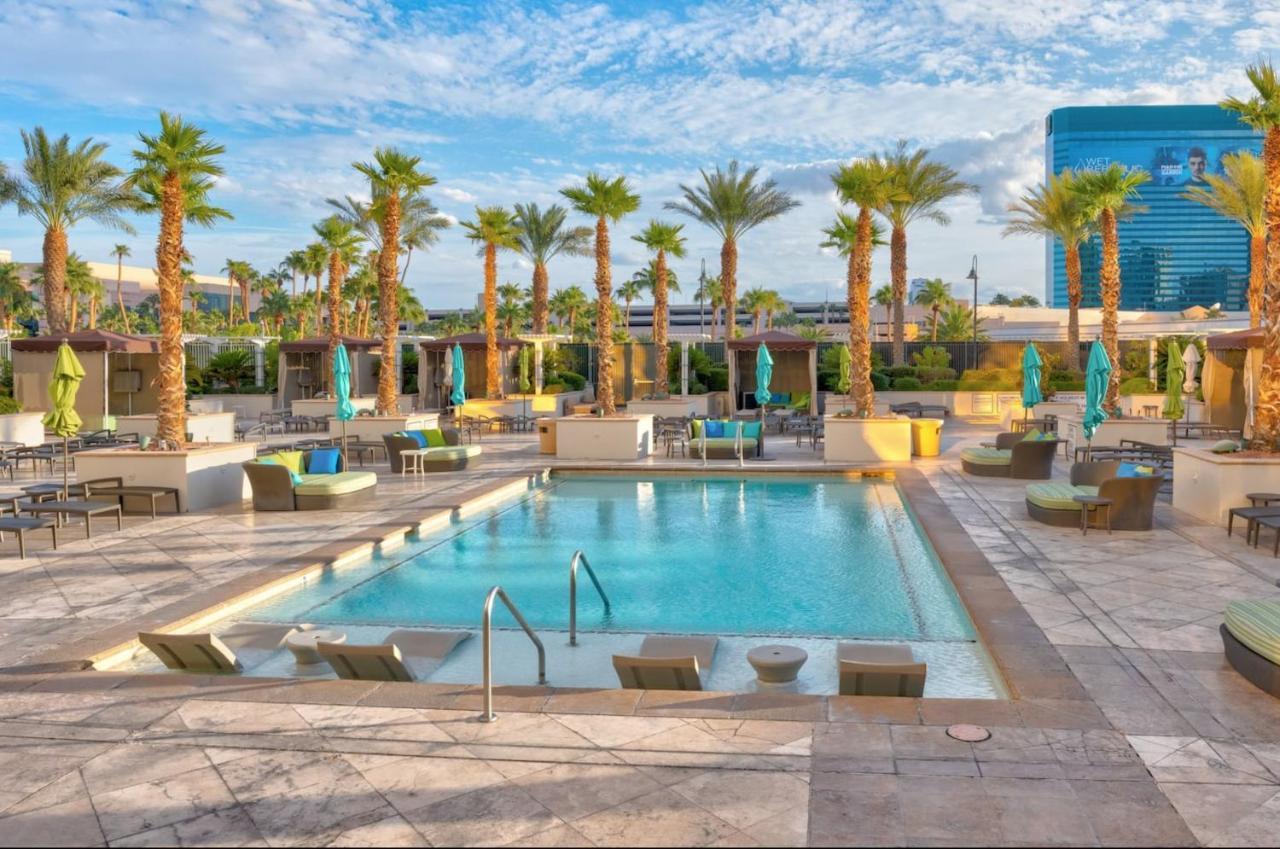 Balcony Full Strip View Suite Mgm Signature Free Valet Las Vegas Exterior foto