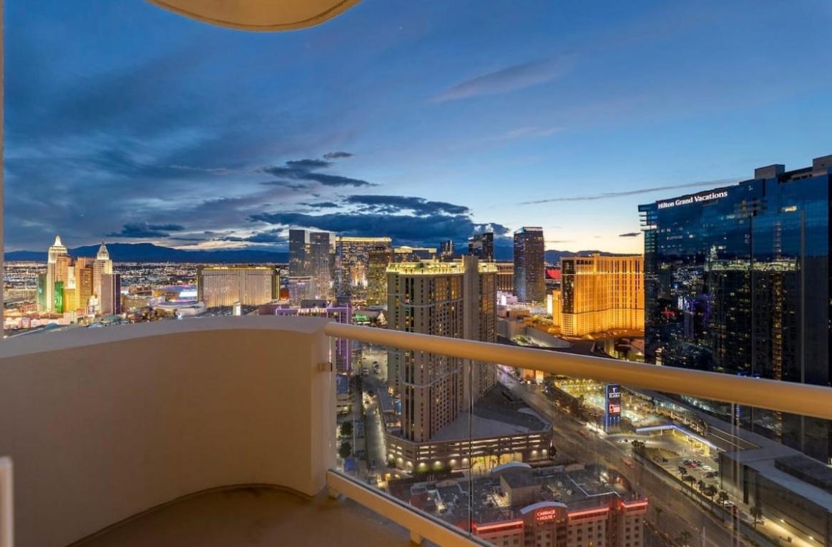 Balcony Full Strip View Suite Mgm Signature Free Valet Las Vegas Exterior foto
